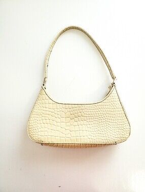 Elegant Cream Crocodile-Embossed Shoulder Bag